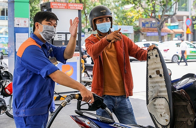 Từ 15h00 ngày 13/7/2020: Giá xăng dầu tiếp tục giữ ổn định 3926-xang-dau-32-1594513771-3882-1594513904