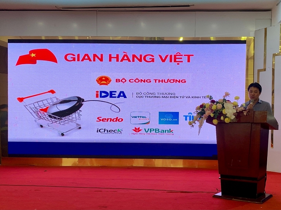 Tại Hội nghị tập huấn, các doanh nghiệp sản xuất, hợp tác xã của Hưng Yên đã được nghe giới thiệu tổng thể thông tin về Chương trình “Gian hàng Việt trực tuyến” trên các sàn TMĐT Tại Hội nghị tập huấn, các doanh nghiệp sản xuất, hợp tác xã của Hưng Yên đã được nghe giới thiệu tổng thể thông tin về Chương trình “Gian hàng Việt trực tuyến” trên các sàn TMĐT