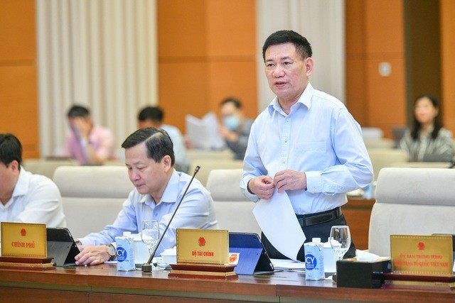 Bộ trưởng Bộ Tài chính Hồ Đức Phớc trình bày Tờ trình Bộ trưởng Bộ Tài chính Hồ Đức Phớc trình bày Tờ trình