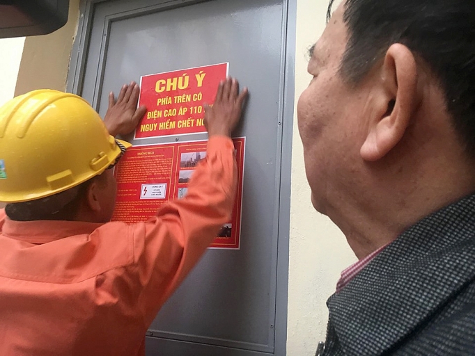 evn hanoi tap trung ung pho con bao so 3