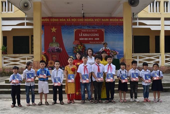 evn hanoi dong hanh cung hoc sinh kho khan trong nam hoc moi