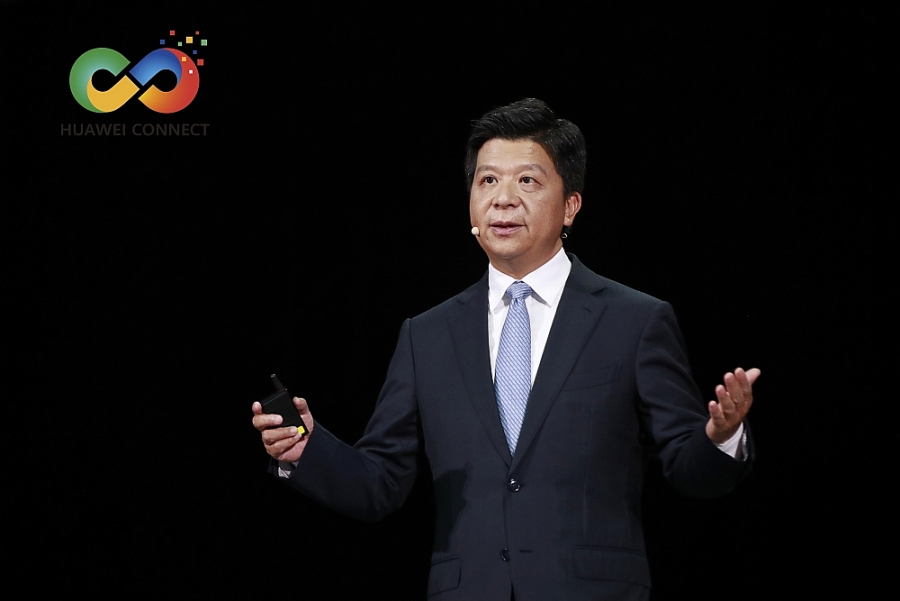 Chủ tịch luân phiên Huawei Guo Ping 1831-guo-ping-delivers-a-keynote-speech