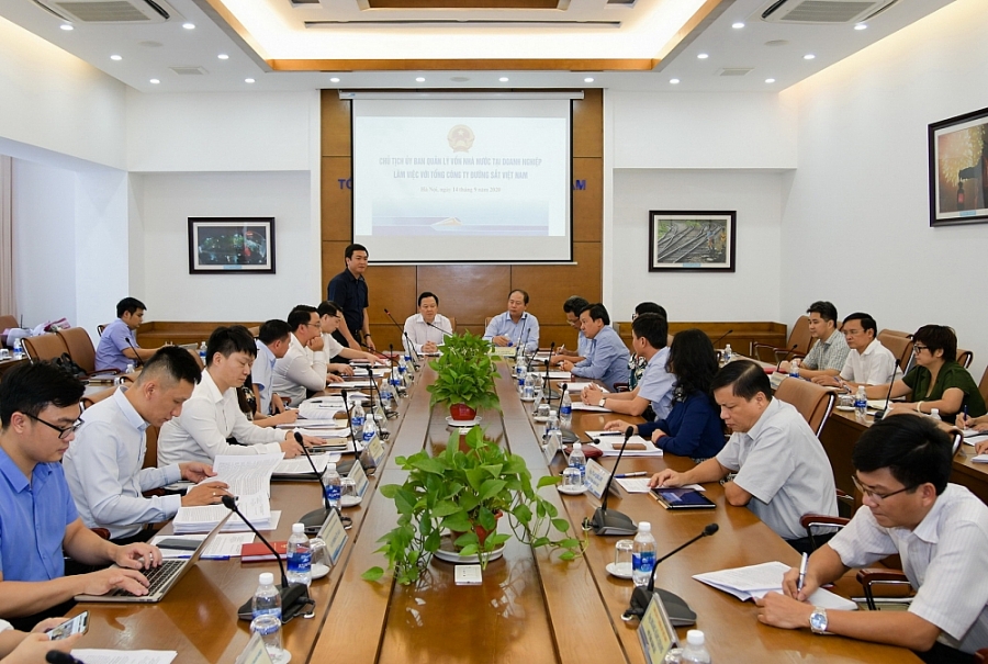 4228-ub-qlvntdn-lam-viyc-vyi-tyng-cong-ty-yyyng-syt