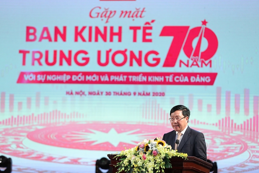 Uỷ viên Bộ Chính trị, Phó Thủ tướng Chính phủ, Bộ trưởng Bộ Ngoại giao Phạm Bình Minh phát biểu tại buổi gặp mặt 0008-yc-phym-binh-minh