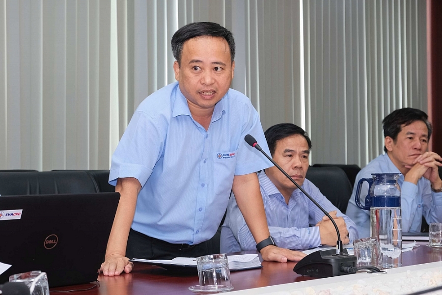 ông Trần Văn Thuận- Giám đốc PC Đắk Lắk báo cáo với đoàn kiểm tra 1440-z2149070681421-3b0a023fd2d311efc2e1a63d51c382f8