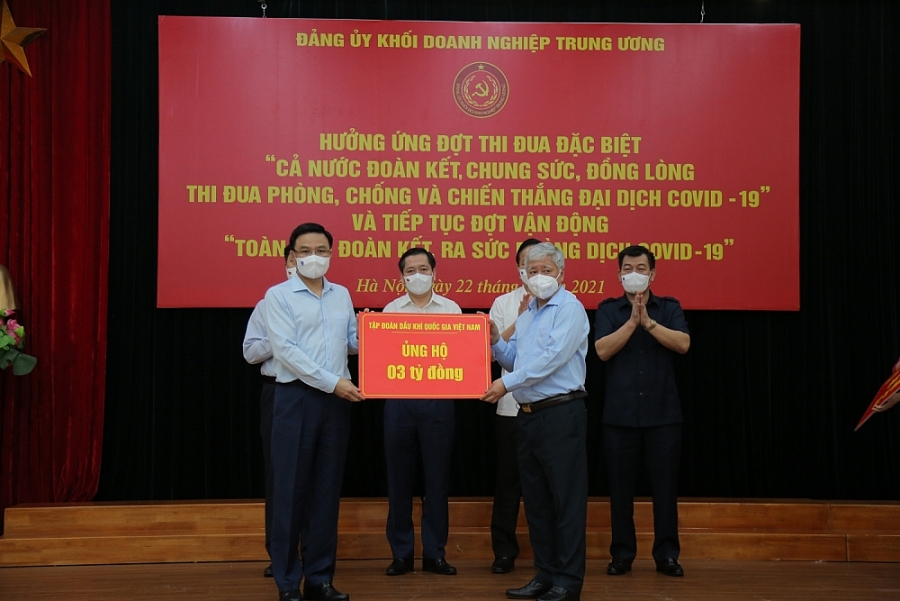 ập đoàn thay mặt người lao động Dầu khí đã trao ủng hộ 3 tỷ đồng cho Ủy ban Trung ương Mặt trận Tổ quốc Việt Nam ập đoàn thay mặt người lao động Dầu khí đã trao ủng hộ 3 tỷ đồng cho Ủy ban Trung ương Mặt trận Tổ quốc Việt Nam