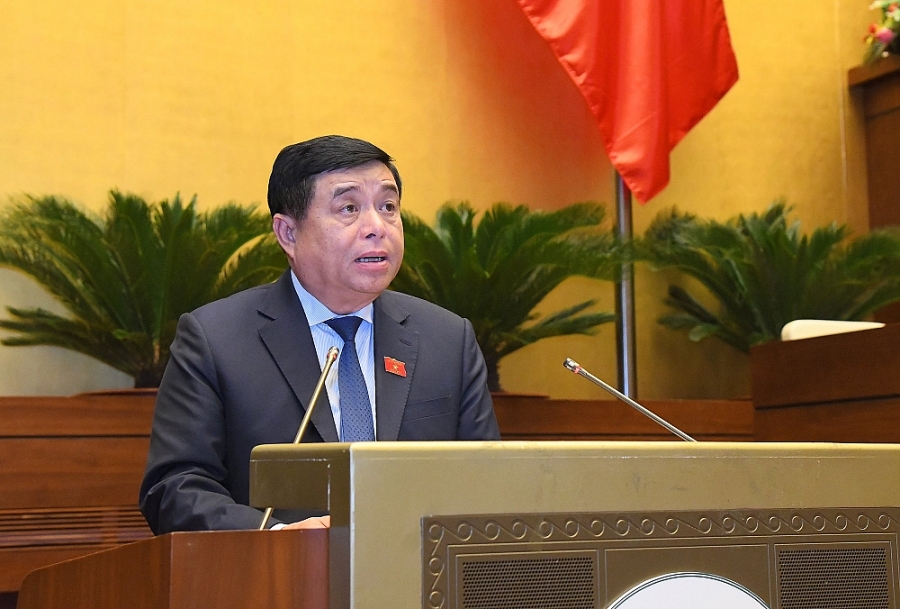 Bộ trưởng Bộ Kế hoạch và Đầu tư Nguyễn Chí Dũng trình bày Tờ trình về dự kiến kế hoạch cơ cấu lại nền kinh tế giai đoạn 2021 - 2025 Bộ trưởng Bộ Kế hoạch và Đầu tư Nguyễn Chí Dũng trình bày Tờ trình về dự kiến kế hoạch cơ cấu lại nền kinh tế giai đoạn 2021 - 2025