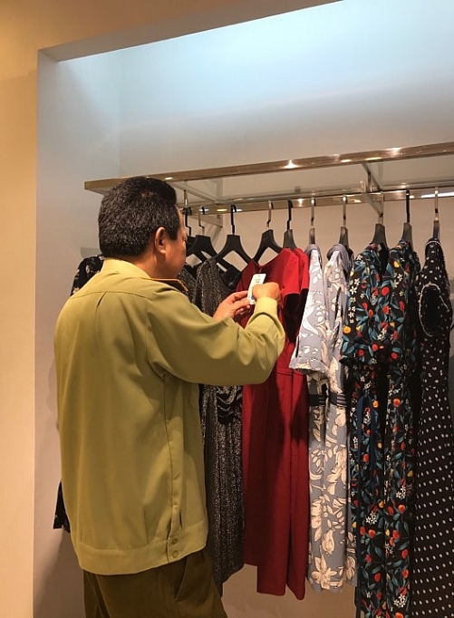 Kiểm tra 5 điểm kinh doanh Seven.am: Chưa phát hiện có chữ Trung Quốc gắn trên sản phẩm kiem tra 5 diem kinh doanh sevenam chua phat hien co chu trung quoc gan tren san pham