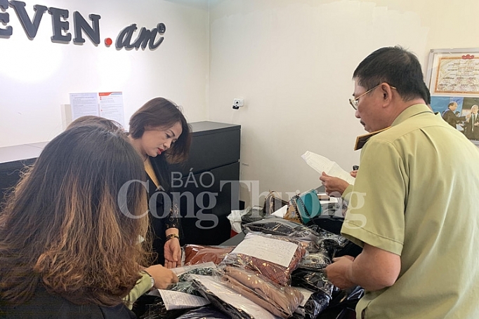 Tạm giữ hơn 9.000 sản phẩm SEVEN.am chưa xuất trình hóa đơn chứng minh nguồn gốc tam giu hon 9000 san pham sevenam chua xuat trinh hoa don chung minh nguon goc