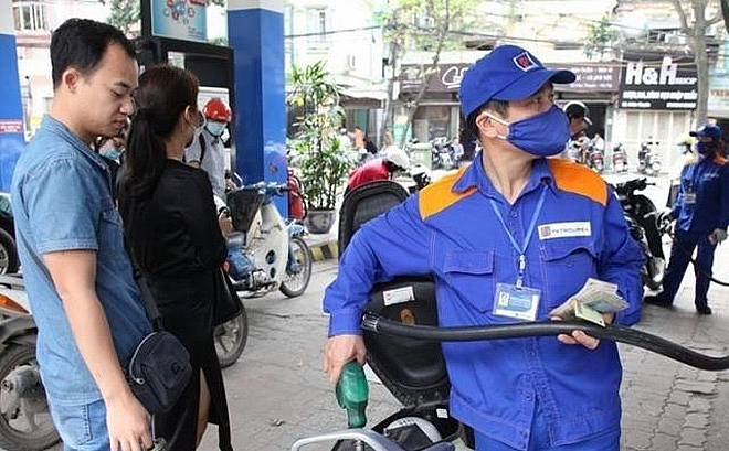 Giá xăng tăng trở lại sau hai kỳ giảm liên tiếp gia xang tang tro lai sau hai ky giam lien tiep