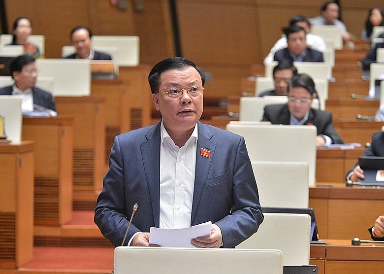 Bộ trưởng Bộ Tài chính Đinh Tiến Dũng trả lời tại phiên chất vấn chiều 9/11 3723-4023-yinh-tiyn-dyng-2