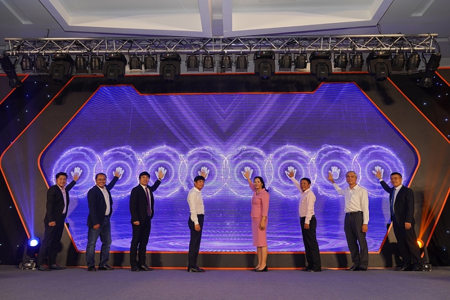 phát động Ngày hội mua sắm trực tuyến Việt Nam - Online Friday 2020 với chủ đề “Siêu sao siêu sale” 1907-3-dai-dien-cac-don-vi-kich-hoat-online-friday-2020