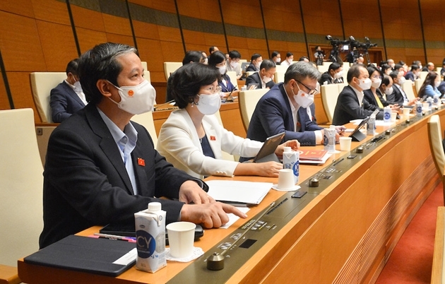 Đại biểu Quốc hội bấm nút biểu quyết. Đại biểu Quốc hội bấm nút biểu quyết.