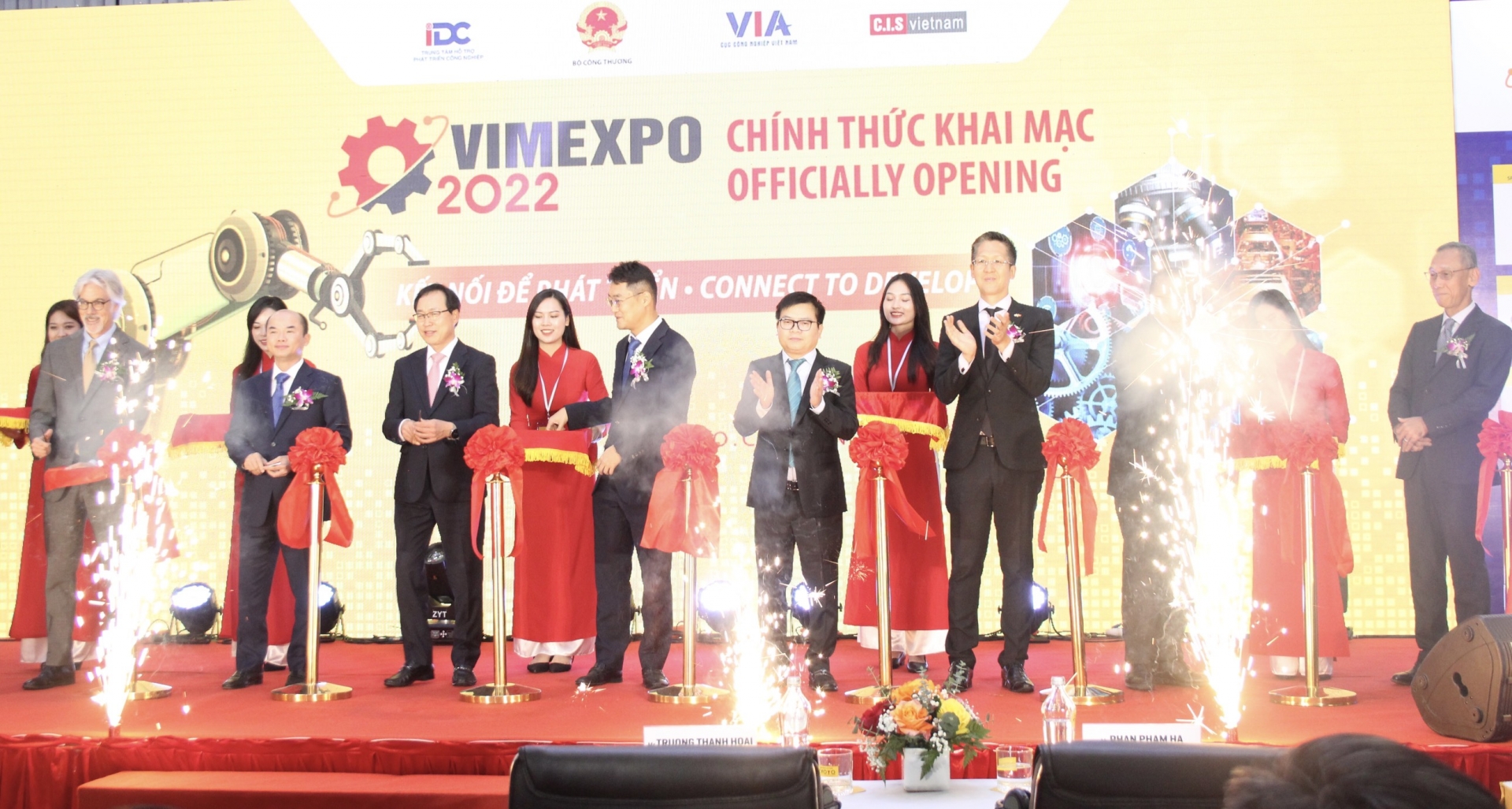 Cắt băng khai mạc Triển lãm Quốc tế về công nghiệp hỗ trợ và chế biến chế tạo Việt Nam