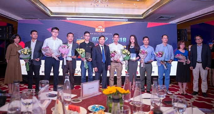 nguoi tieu dung co mot ngay mua sam truc tuyen lon va thanh cong nhat