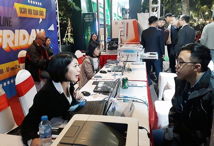 Trên 3 triệu đơn hàng trong Ngày mua sắm trực tuyến tren 3 trieu don hang trong ngay mua sam truc tuyen