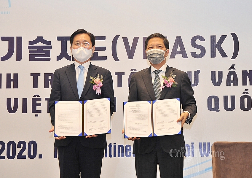 Lễ ký thỏa thuận quốc tế giwuax hai Chinhsphur về Trung tâm 4239-3-1