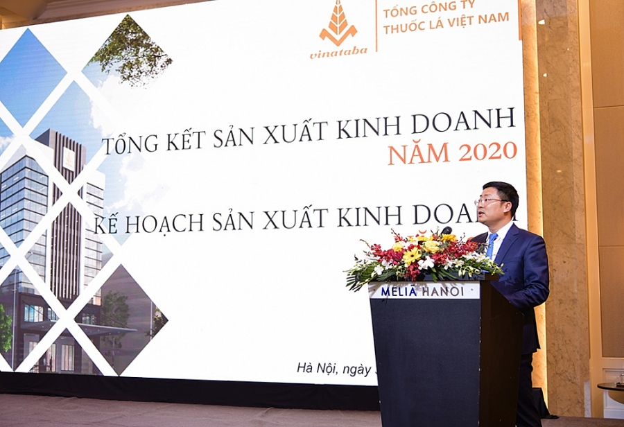 Ông Hà Quang Hòa - Tổng giám đốc Vinataba báo cáo kết quả hoạt động sản xuất kinh doanh năm 2020 Ông Hà Quang Hòa - Tổng giám đốc Vinataba báo cáo kết quả hoạt động sản xuất kinh doanh năm 2020