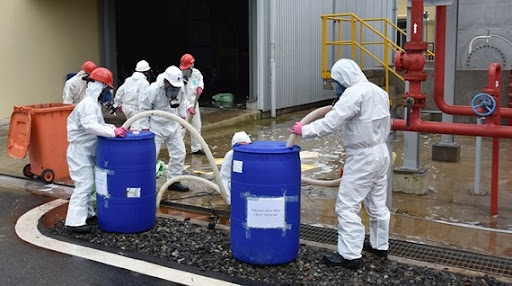 Cục Hóa chất cho rằng, theo quy định, các cơ sở sản xuất công nghiệp hoạt động liên quan đến sử dụng hóa chất phải chủ động xây dựng và thực hiện kế hoạch hoặc biện pháp phòng ngừa, ứng phó sự cố hóa chất Cục Hóa chất cho rằng, theo quy định, các cơ sở sản xuất công nghiệp hoạt động liên quan đến sử dụng hóa chất phải chủ động xây dựng và thực hiện kế hoạch hoặc biện pháp phòng ngừa, ứng phó sự cố hóa chất