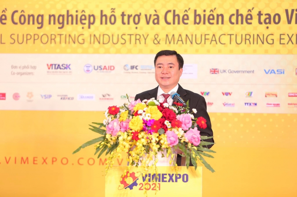 Thứ trưởng Bộ Công Thương Nguyễn Sinh Nhật Tân  Thứ trưởng Bộ Công Thương Nguyễn Sinh Nhật Tân