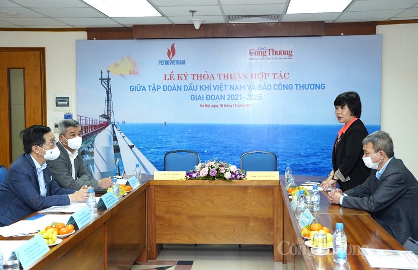 bà Trương Thu Hiền- Tổng biên tập Báo Công Thương bà Trương Thu Hiền- Tổng biên tập Báo Công Thương