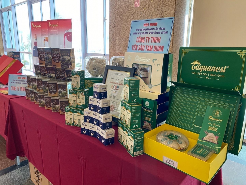 Một số sản phẩm, hàng hóa được trưng bày tai Hội nghị Một số sản phẩm, hàng hóa được trưng bày tai Hội nghị