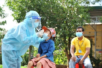 COVID-19 len lỏi vào các thôn, bản
