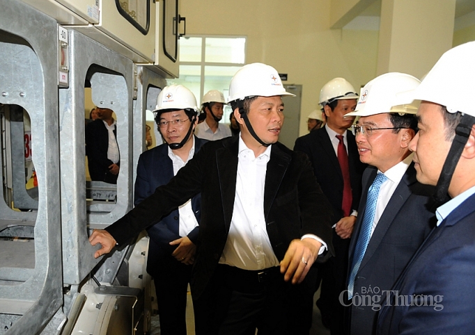 Bộ trưởng Trần Tuấn Anh chúc tết Trung tâm Điều độ hệ thống điện quốc gia và trạm 110 kV Thống Nhất bo truong tran tuan anh chuc tet trung tam dieu do he thong dien quoc gia va tram 110 kv thong nhat