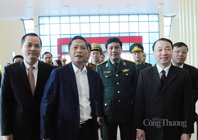 bo truong tran tuan anh thi sat tinh hinh thuong mai bien gioi tai lang son