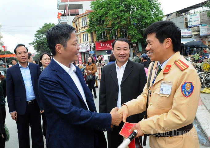 bo truong tran tuan anh thi sat tinh hinh thuong mai bien gioi tai lang son