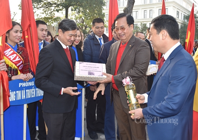 Tổng công ty May 10: Nhiều sản phẩm có đơn hàng đến tháng 5/2020 tong cong ty may 10 nhieu san pham co don hang den thang 52020