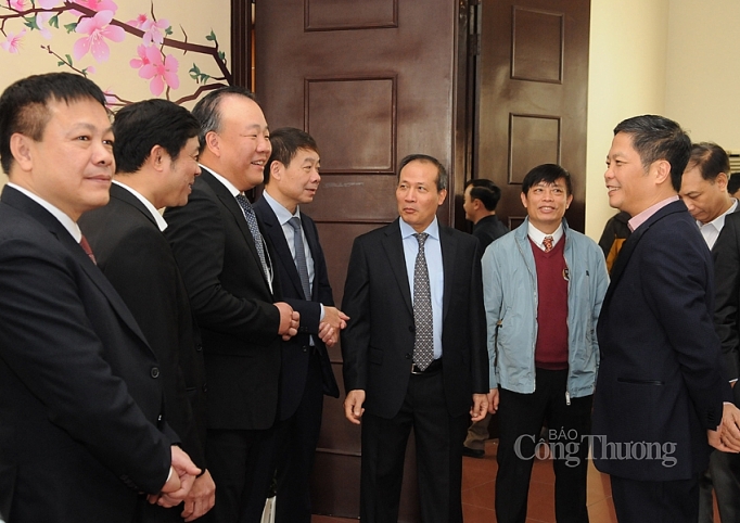 Bộ trưởng Trần Tuấn Anh và lãnh đạo Bộ Công Thương: Phát động tinh thần làm việc ngay ngày đầu tiên đi làm sau nghỉ Tết bo truong tran tuan anh va lanh dao bo cong thuong phat dong tinh than lam viec ngay ngay dau tien di lam sau nghi tet