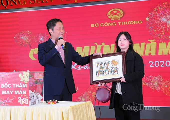 Bộ trưởng Trần Tuấn Anh và lãnh đạo Bộ Công Thương: Phát động tinh thần làm việc ngay ngày đầu tiên đi làm sau nghỉ Tết bo truong tran tuan anh va lanh dao bo cong thuong phat dong tinh than lam viec ngay ngay dau tien di lam sau nghi tet