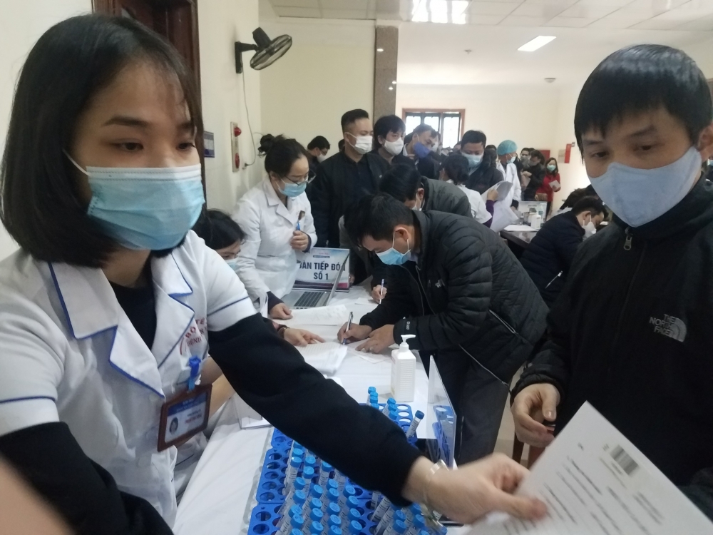 Xét nghiệm Covid-19 cho phóng viên tác nghiệp tại Đại hội Đảng