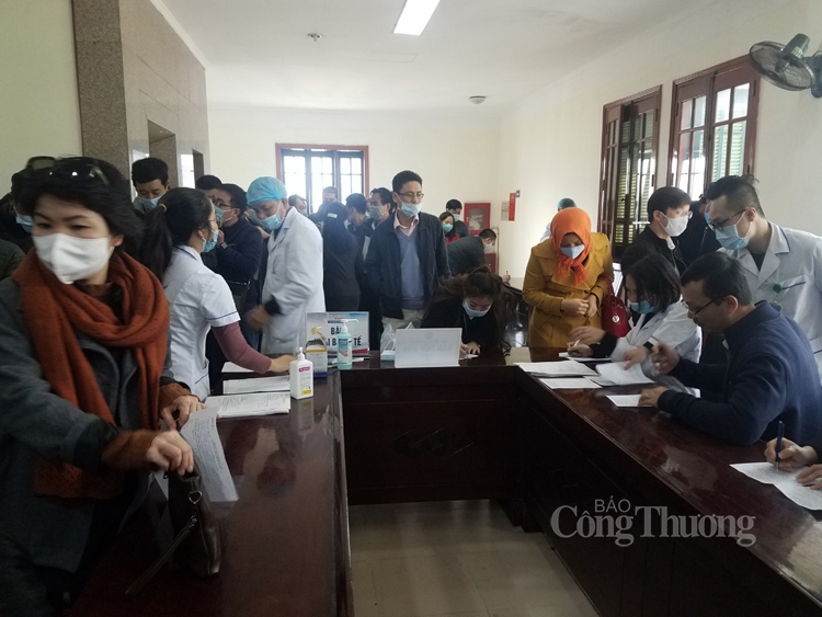 Xét nghiệm Covid-19 cho phóng viên tác nghiệp tại Đại hội Đảng