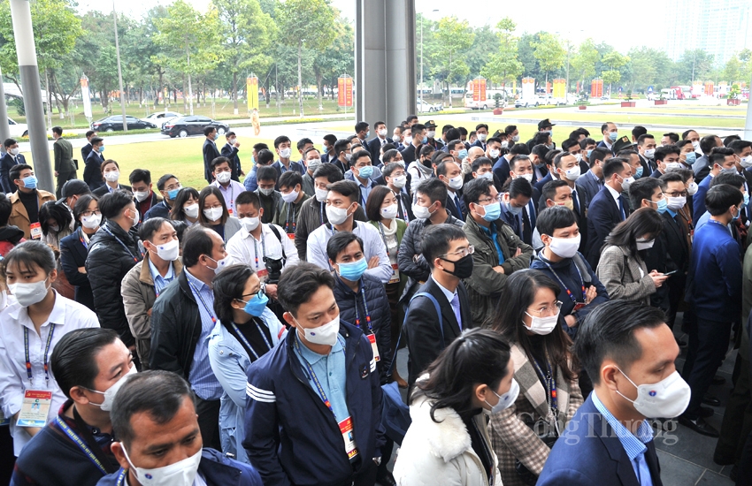 Xét nghiệm COVID-19 lần 3 cho phóng viên tác nghiệp tại Đại hội Đảng