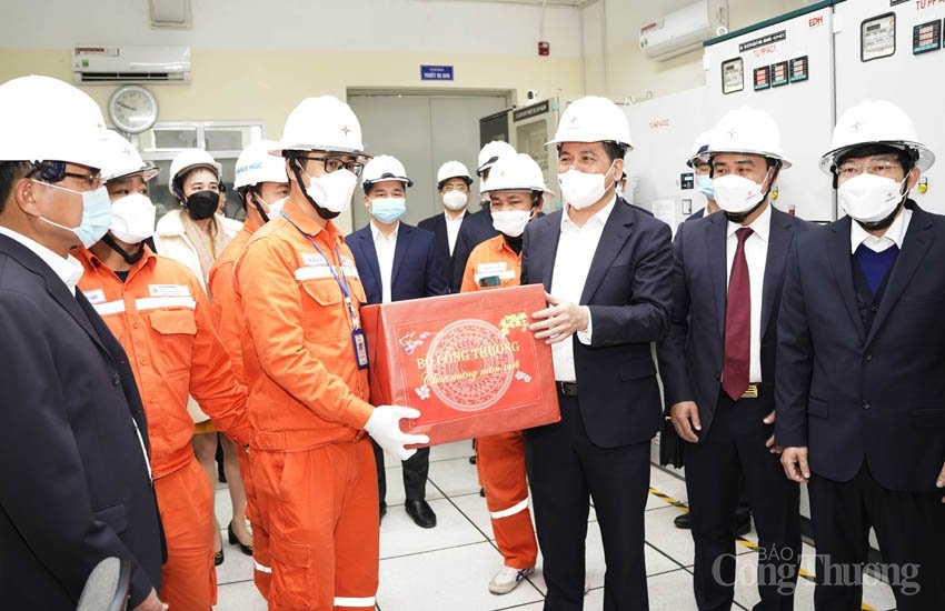 Bảo đảm cung ứng điện ổn định và an toàn cho sản xuất và đời sống Bảo đảm cung ứng điện ổn định và an toàn cho sản xuất và đời sống