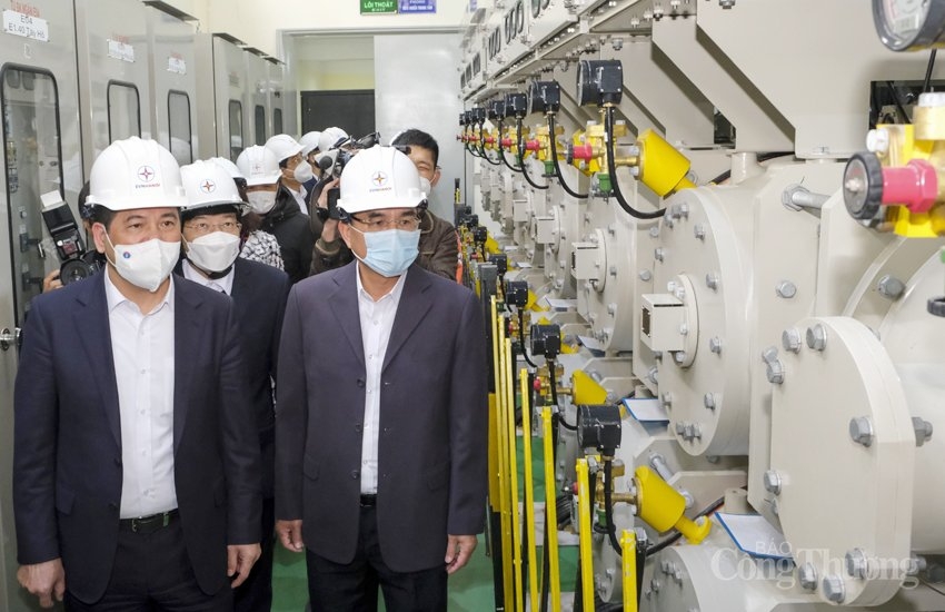 Bảo đảm cung ứng điện ổn định và an toàn cho sản xuất và đời sống Bảo đảm cung ứng điện ổn định và an toàn cho sản xuất và đời sống