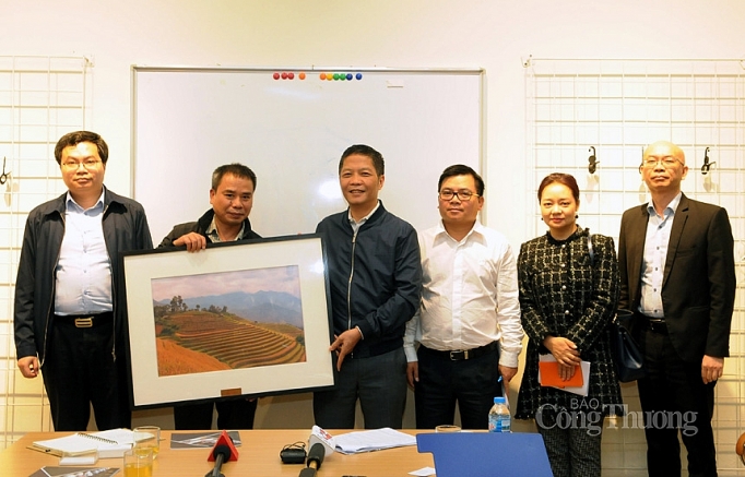 Khi Bộ trưởng đến với doanh nghiệp khi bo truong den voi doanh nghiep