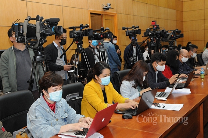 Quyết liệt và chủ động hơn trong đối mặt với dịch Covid-19 “pha hai” quyet liet va chu dong hon trong doi mat voi dich covid 19 pha hai