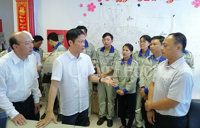 Nhà máy sản xuất Alumin Nhân Cơ và những mối quan tâm của Bộ trưởng bo truong tran tuan anh tham nha may san xuat alumin nhan co dak nong