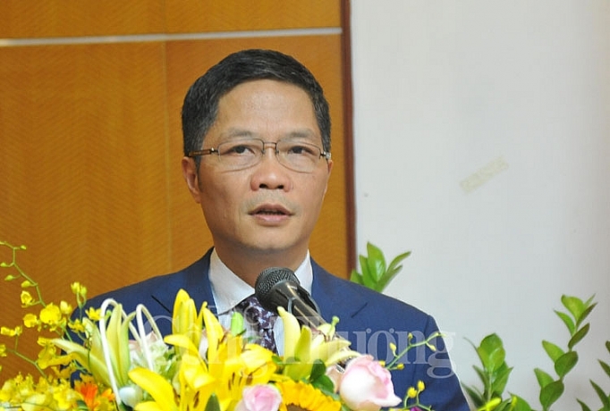 Trao tặng, truy tặng huân chương cho các thế hệ cán bộ ngành Công Thương trao tang truy tang huan chuong cho cac the he can bo nganh cong thuong
