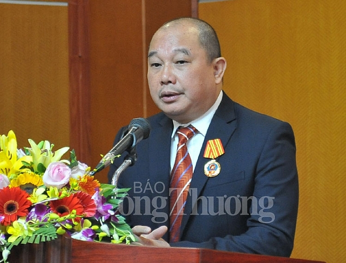 Trao tặng, truy tặng huân chương cho các thế hệ cán bộ ngành Công Thương trao tang truy tang huan chuong cho cac the he can bo nganh cong thuong