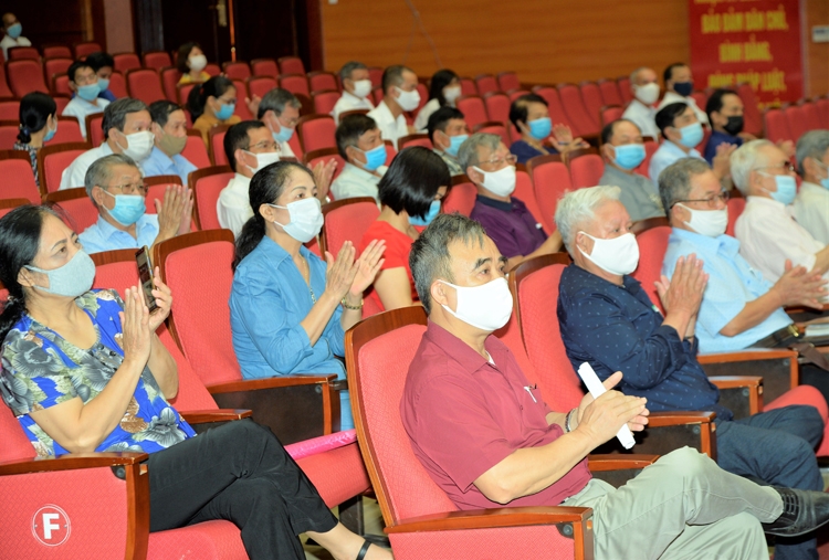 Bộ trưởng Nguyễn Hồng Diên tiếp xúc cử tri tại Hải Phòng Bộ trưởng Nguyễn Hồng Diên tiếp xúc cử tri tại Hải Phòng