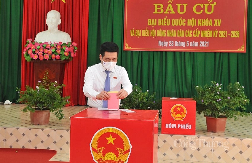 Cử tri cả nước hân hoan trong Ngày hội non sông Cử tri cả nước hân hoan trong Ngày hội non sông