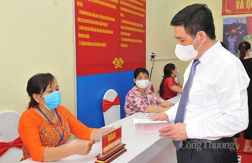 Cử tri cả nước hân hoan trong Ngày hội non sông Cử tri cả nước hân hoan trong Ngày hội non sông
