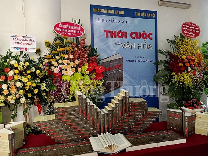 ra mat cuon sach thoi cuoc va van hoa cua nha bao ho quang loi