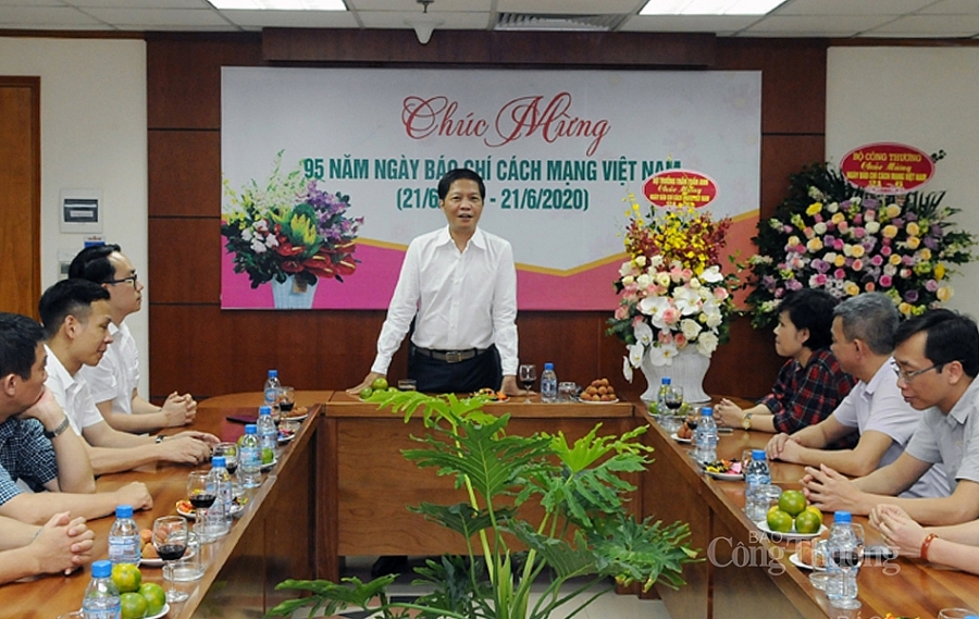 Phóng viên báo Công Thương cần luôn rèn luyện phẩm chất chính trị 3223 cvd 7348 copy copy