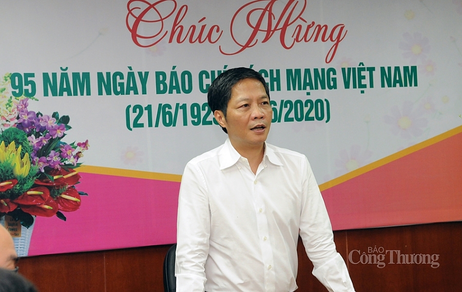 Phóng viên báo Công Thương cần luôn rèn luyện phẩm chất chính trị 3335 cvd 7282 copy