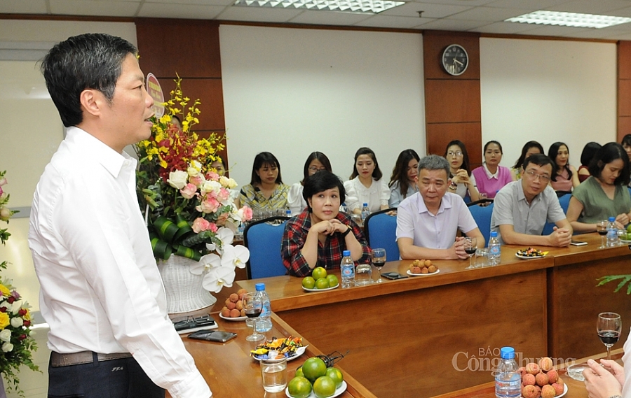 Phóng viên báo Công Thương cần luôn rèn luyện phẩm chất chính trị 3516 cvd 7302 copy